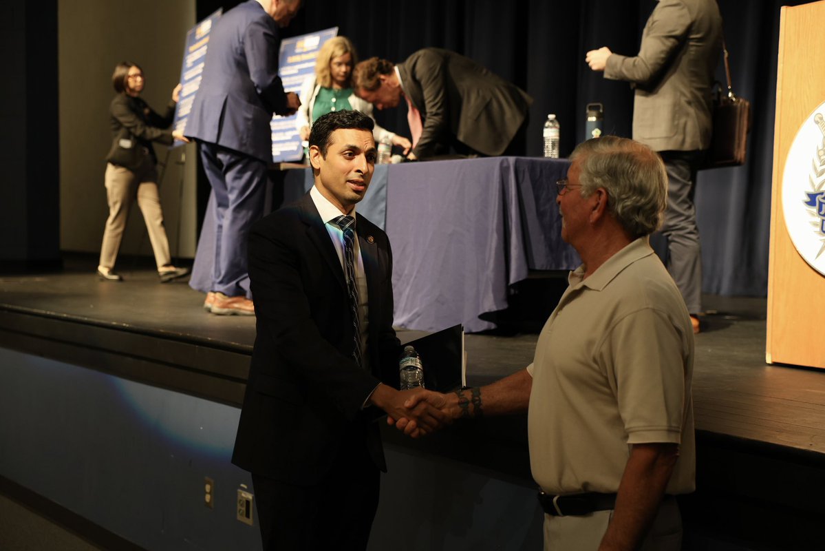 RepSuhas's tweet image. Thank you to everyone who joined my town hall tonight to discuss the One Big Ugly Bill. Your stories and voices are powerful — keep speaking up and showing up. I’ll continue to put pressure on the Administration and keep up the fight.