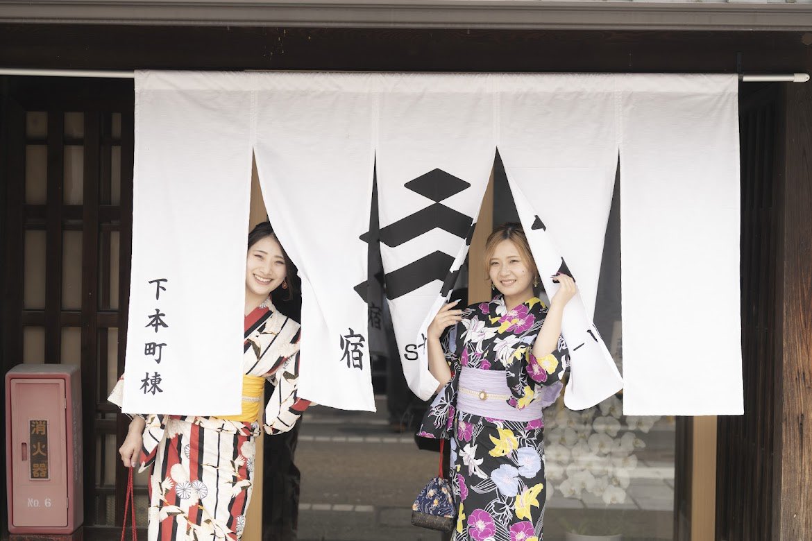 inuyamabiyori's tweet photo. 7月11日（金）

本日のご予約状況のお知らせです💕

壱番館
 終日ご案内可能です🥰

弐番館
12時半　以降ご案内可能です🎀

浴衣スタートです🏖☀️
夏を満喫しましょう🥰

是非ご来店お待ちしております✨

壱番館　☎️0568-61-2532
弐番館　☎️0568-48-7871

#犬山　#犬山浴衣　#犬山着物 https://t.co/JIajHspXrY