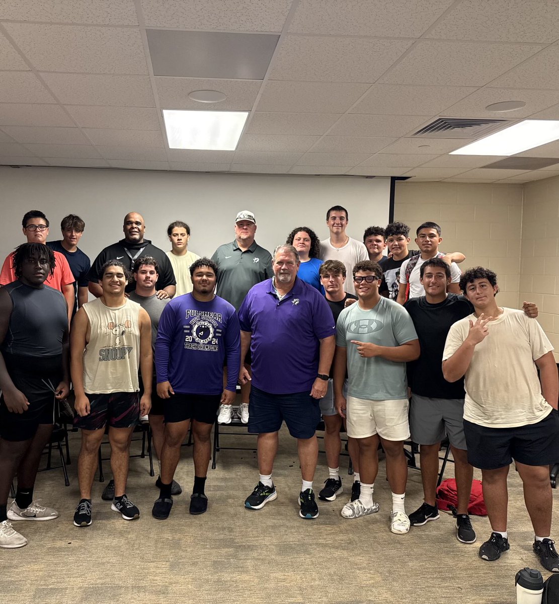 Great having a former Super Bowl Champion speak to our Offensive Line and QBs today. His wisdom will leave a lasting impact on this group. 

Thank you, Rick Kehr!
#NOPE
