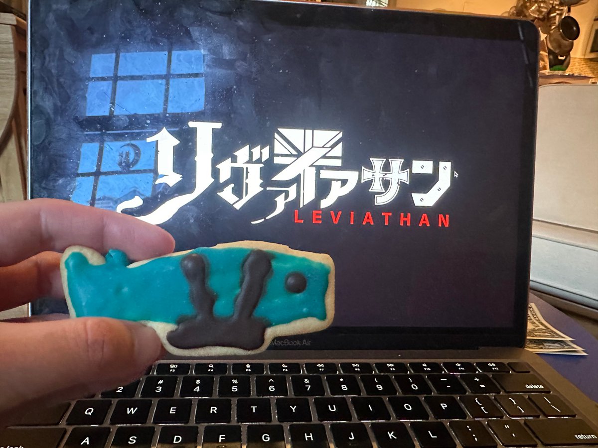 Made cookies for the #LeviathanAnime premier! Or, tried to. My favorite books adapted to my favorite medium. I couldn't be more excited!! 
<a href="/lebuta/">Christophe Ferreira フェレラ.クリストフ</a> <a href="/CG_Orange_eng/">Orange ➡️ Animangaki</a> <a href="/qubicpictures/">Qubic Pictures</a> <a href="/ScottWesterfeld/">Scott Westerfeld</a>