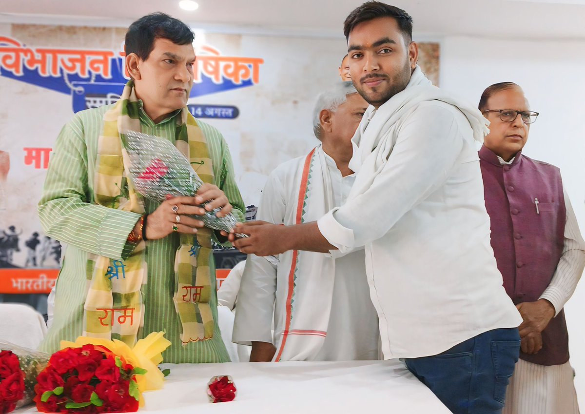 mi7hra_prashant's tweet photo. उत्तर प्रदेश सरकार में ऊर्जा एवं नगर विकास मंत्री श्री A.K.SHARMA जी को जन्मदिन की हार्दिक शुभकामनाएं एवं बधाई 💐💐🎂
@aksharmaBharat https://t.co/rnp5AIAzb2