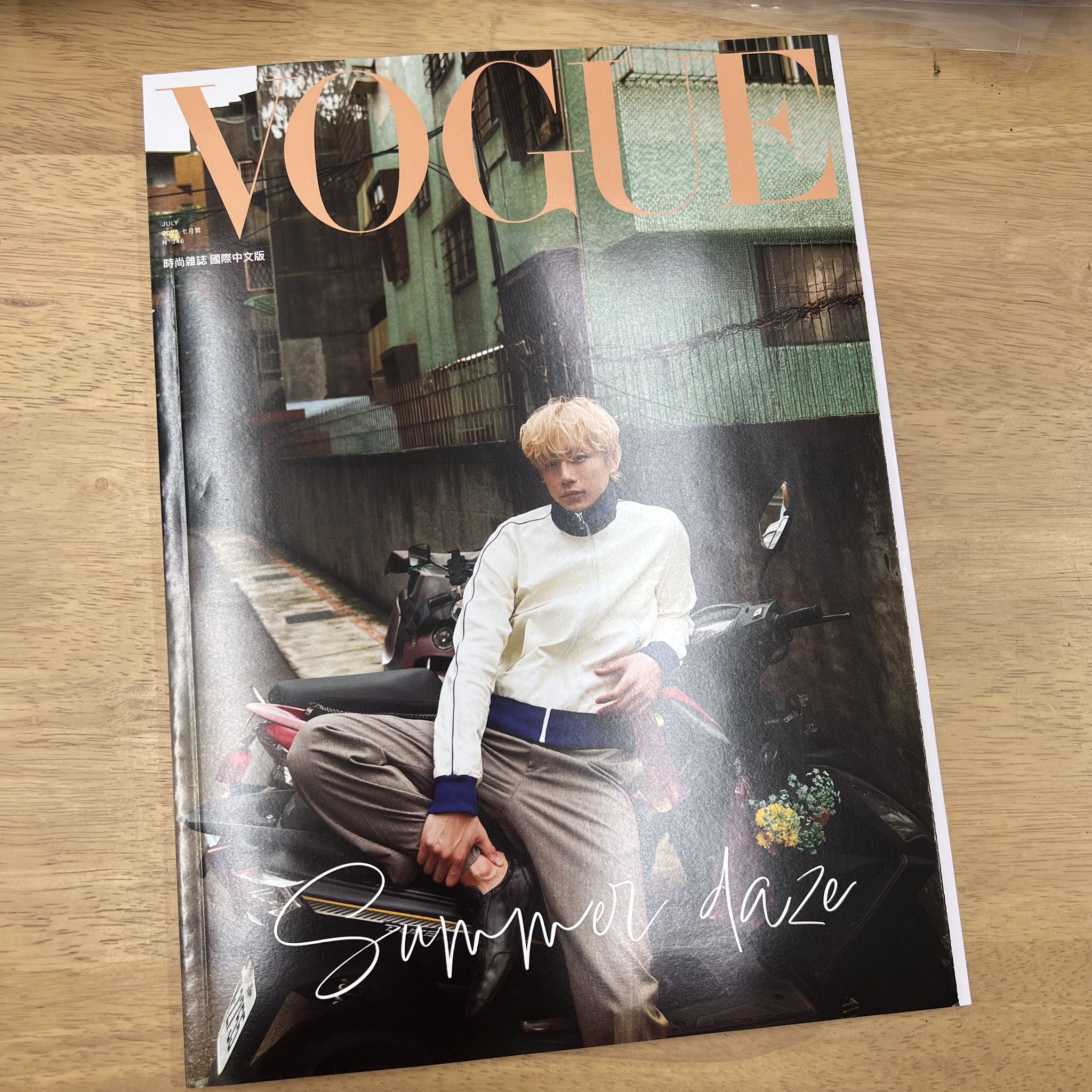 知非書店 on X: 