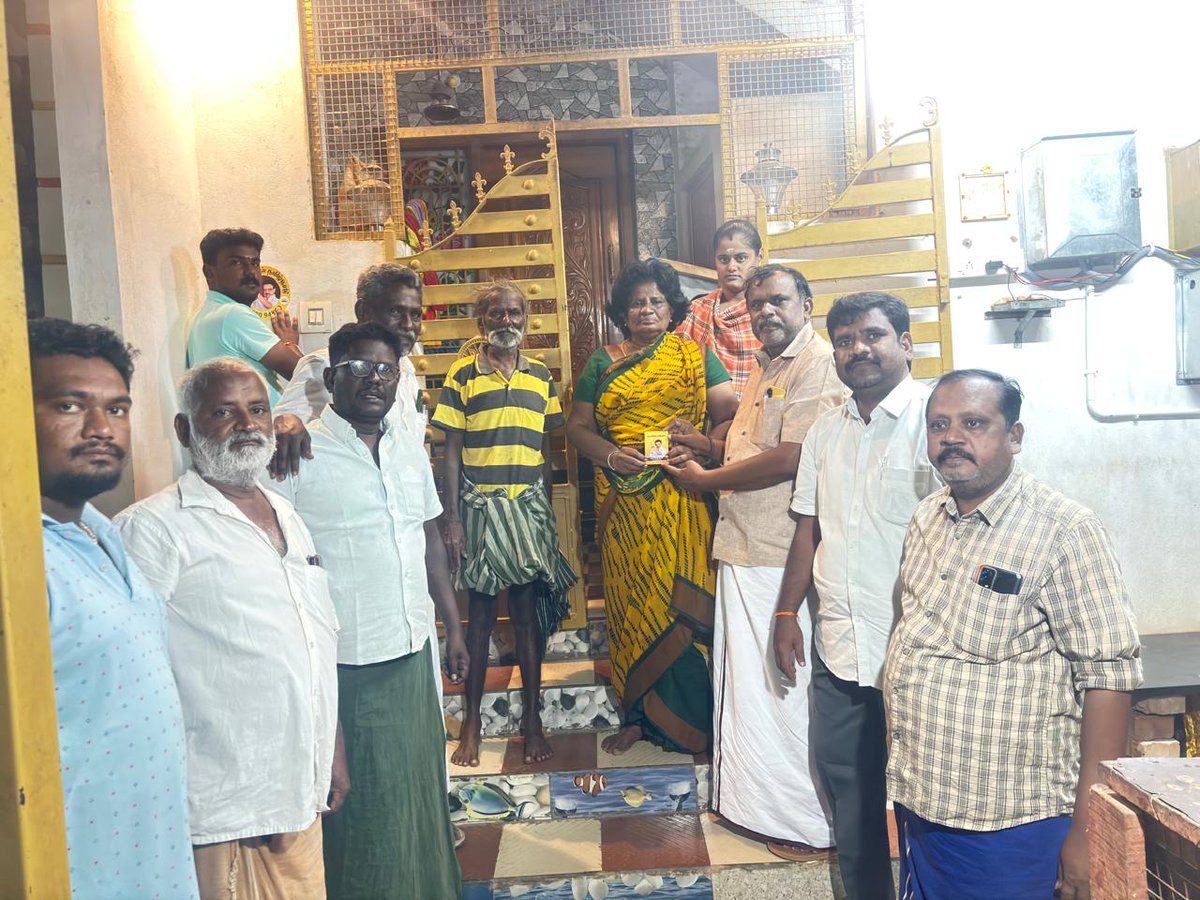 ஆண்டிப்பட்டி   சட்டமன்றதொகுதி  கண்டமனூர்   ஊராட்சியில் தமிழ்நாடு  உறுப்பினர் சேர்கையில் பொறியாளர் அணியினர் இணைந்து பணியாற்றிய தருணம்.
<a href="/skpkaruna/">SKP KARUNA</a>
#ஓரணியில்_தமிழ்நாடு 
#DMKEnggWing