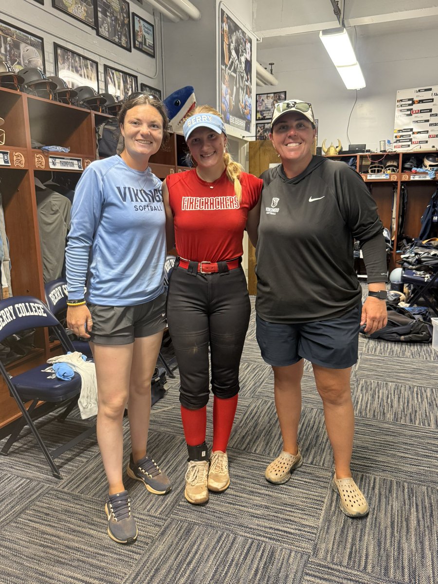 molliehanson26's tweet image. Thank you @coachmere_16 and @rebeccamurray_ for an amazing hitting clinic today and the opportunity to fine tune my swing! Can’t wait to call this place home!