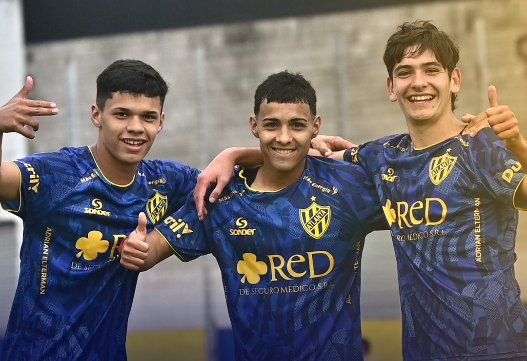 AtlantaDeMiVida's tweet image. ⚽️ #Reserva #PrimeraNacional

El equipo dirigido por Miguel Farrera y el Bichi Paredes, le ganó 3 a 2 a All Boys, en la #fecha12 del torneo de tercera.

⚽#Goles: Gonzalo Miranda (2) y Vito Esmay.

🔜#PróximaFecha visitante vs. Alte. Brown

#AtlantaDeMiVida💛💙

📸#AtlantaOficial