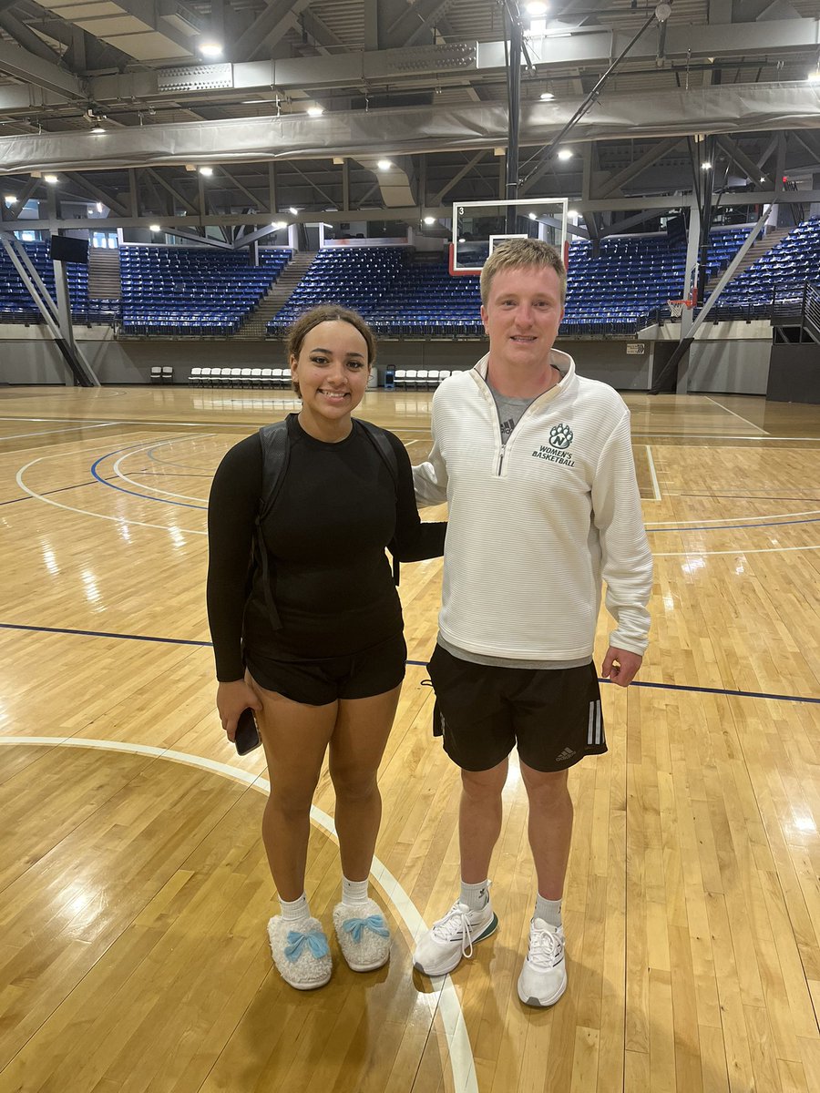 jorrynhall's tweet image. Thank you @Coach_Cam7 @WillisAllen14 @ParkerEhrke6 for working with me last weekend in KC. It was fun to get in the gym with some good competition and coaching. @EXACTSports @MHKSlamElite