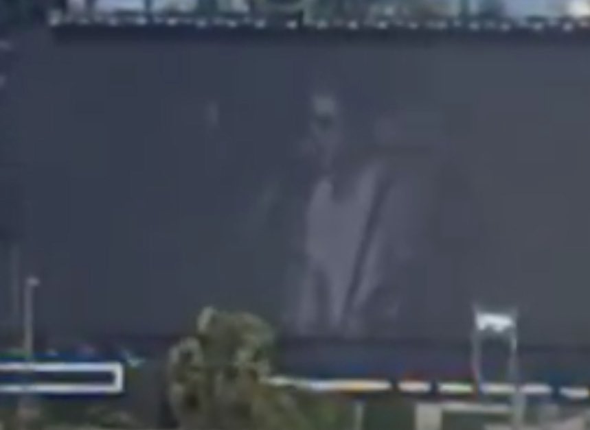 oasistotheend's tweet photo. Do my eyes spy noel in a white t-shirt https://t.co/4lWemEfI2s