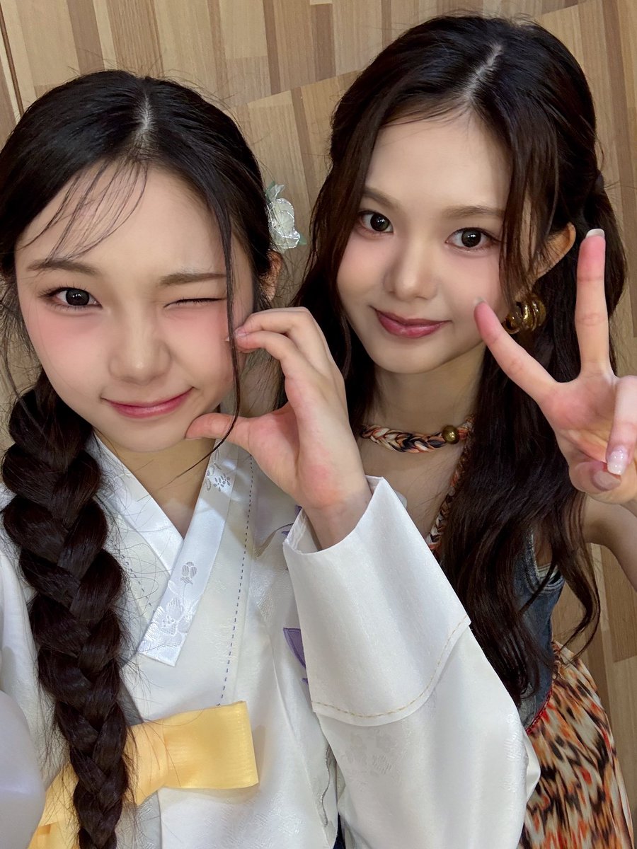 LLKIIFF728GBIDL's tweet photo. RoLing in the deep moment 

#ROLING #로링 🚢
#ROAH #로아
#LINGLING #링링
#키라스 #KIIRAS
,@KIIRAS_member https://t.co/J5WH17yhic