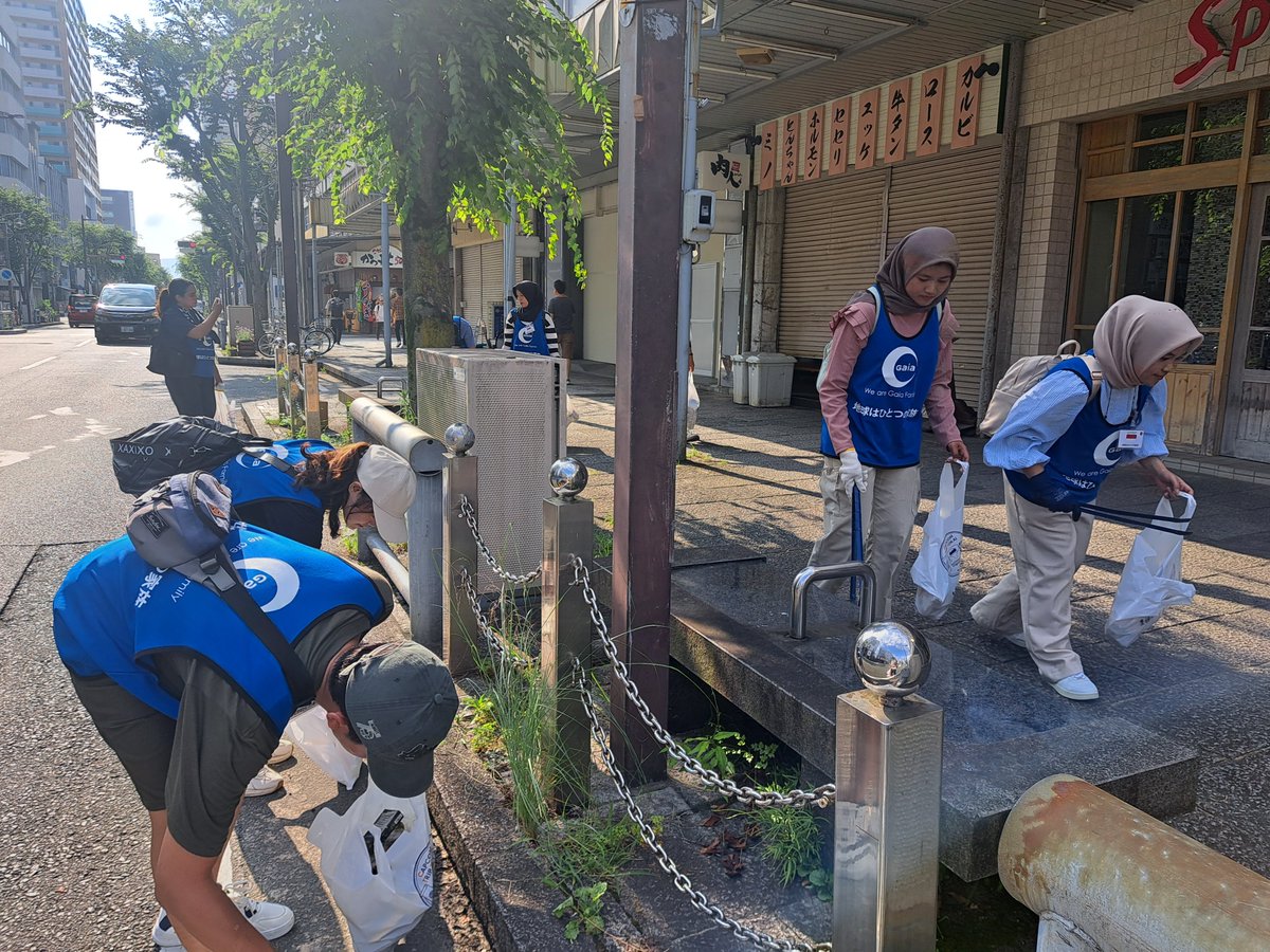 koho_toyohashi's tweet image. 🗑️駅前クリーンアップ大作戦🧹
 ̄V ̄ ̄ ̄ ̄ ̄ ̄ ̄ ̄ ̄ ̄ ̄ ̄ ̄ ̄
開催日:7/19(土)※小雨決行
受付時間:7:30~8:00
受付場所:豊橋駅南口駅前広場
活動は受付後30分程度です🌱
豊橋祇園祭に向けて、豊橋駅前をピカピカにしましょう💪✨
▼参加申込みはコチラ
969e1ea6.form.kintoneapp.com/public/ekimaec……