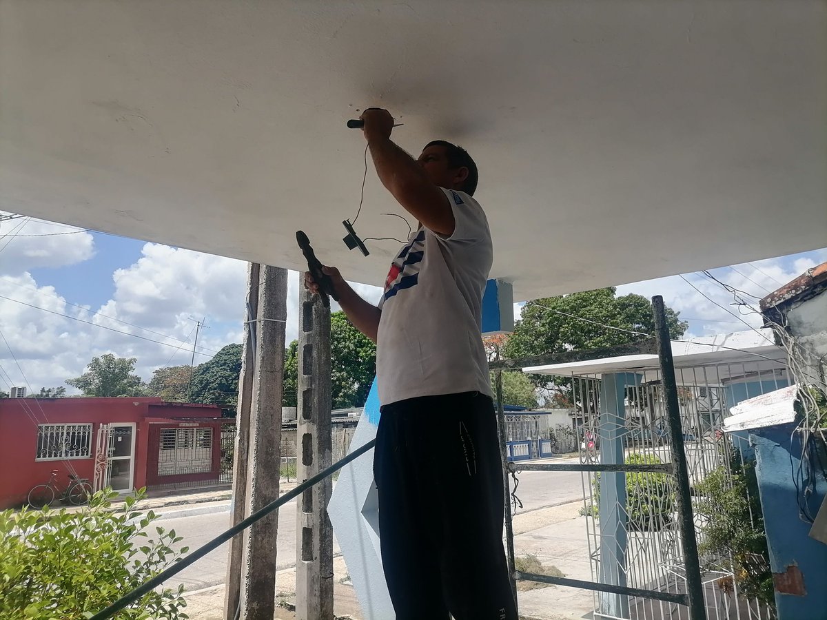 🇨🇺💙 Como parte de las actividades para conmemorar el Aniversario 72 de los asaltos a los cuarteles Moncada, en #SantiagodeCuba, y Carlos Manuel de Céspedes en la Ciudad Monumento, se trabaja en las acciones de remodelación de la oficina comercial del municipio de #Minas.