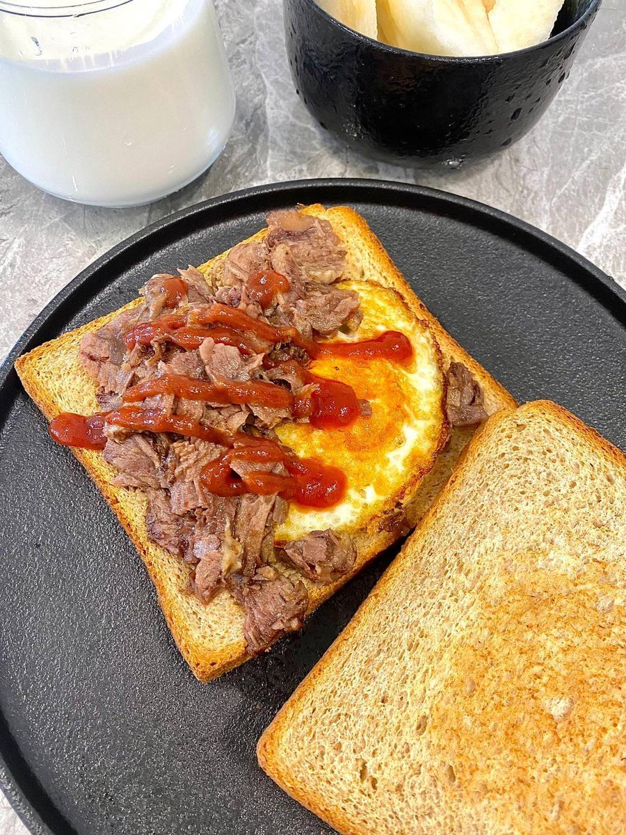 MyriaStylianou's tweet image. Good morning.

Yoga &amp;amp; meditation done. Mind like 静寂 (せいじゃく – silence).

「今、この瞬間こそが宝物。」— Now, this moment is the true treasure.

#ZenMorning #MinimalLife