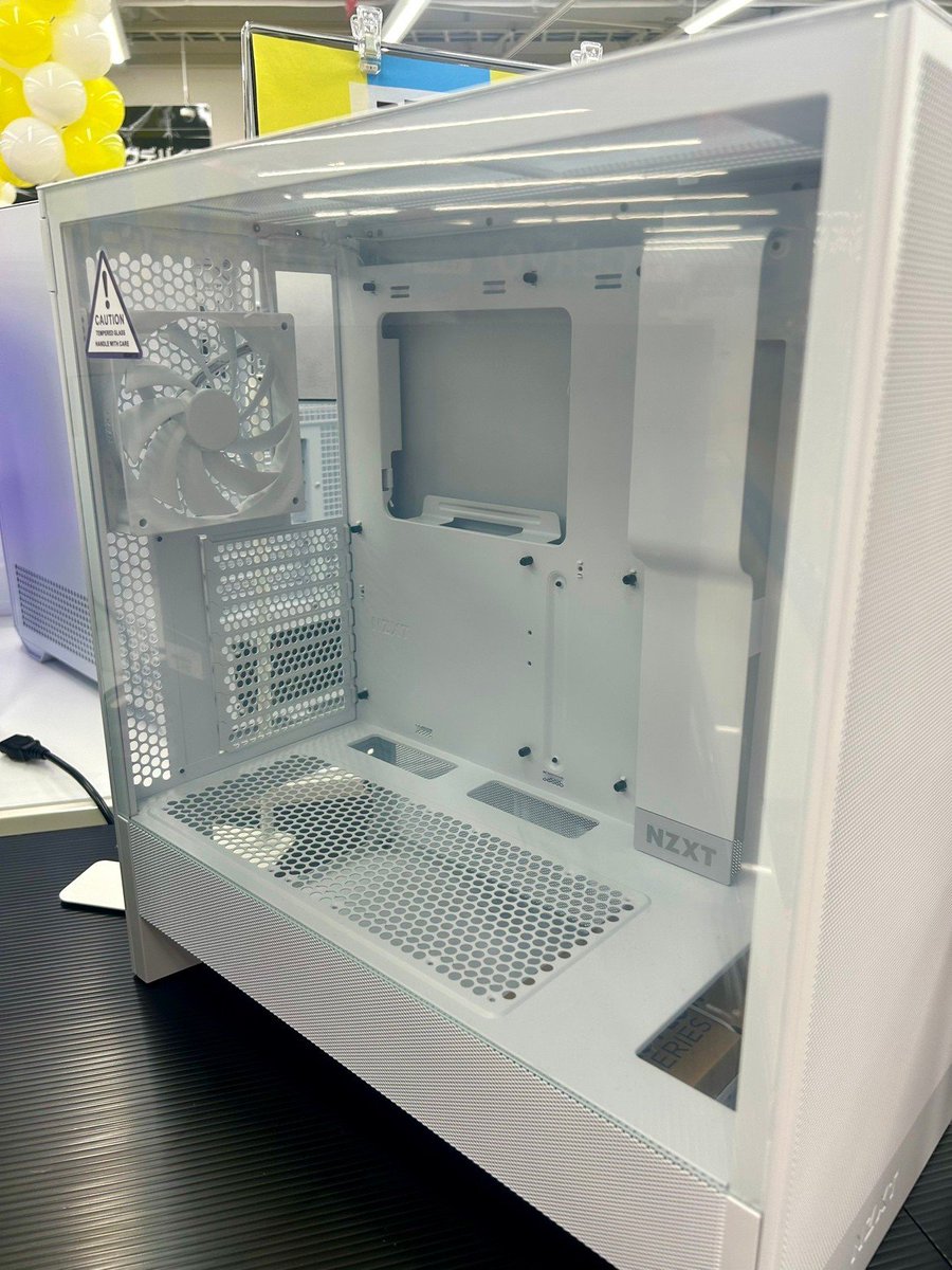 ap_shizuoka's tweet image. 組み立てイベントで使用するPCケースです!
夏に向けて組立PCでパソコンデビューしませんか( *´艸`)
#アプライド #組立 #自作パソコン #ゲーミングPC #NZXT #パソコン #PC