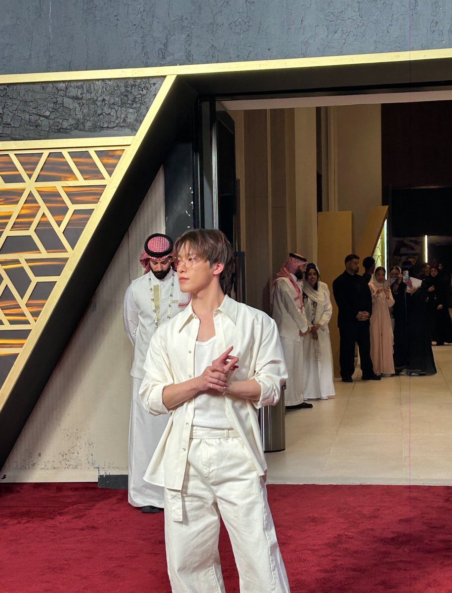 ใครทวิตรูปนี้นี่รีหมด หรอจัดๆๆๆๆๆๆ หนุ่มฮอต ณ ดูไบ