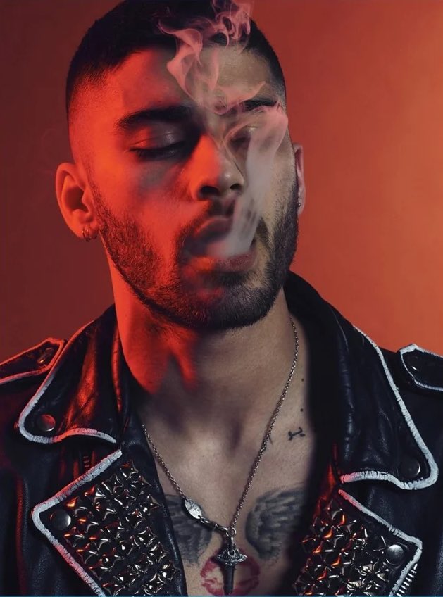 ZaynReport's tweet image. Zayn has been named one of Harper’s Hottest Men of All Time! ❤️🔥
🔗: harpersbazaar.com/culture/featur…