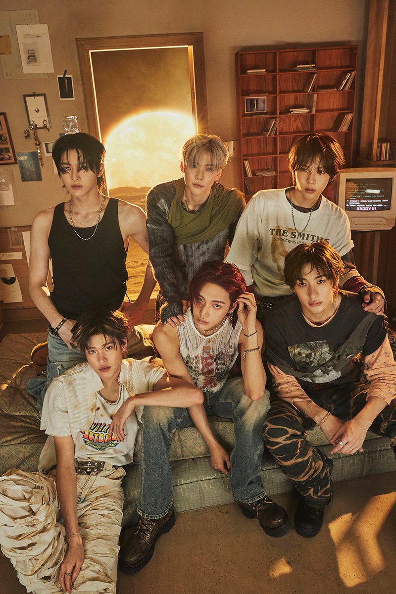 parwonbin's tweet image. To realize that my only dream is reaching 'you' there beyond.