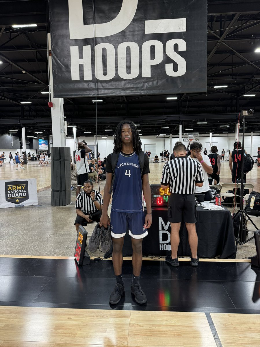 Aidan Carter was flat out sensational tonight. 2028 playing up 17u. Scored it in every way possible. Above the rim finishes, pull up middle game, deep 3s off the dribble and catch, and generated free throws. 

The national jump is coming 🔜