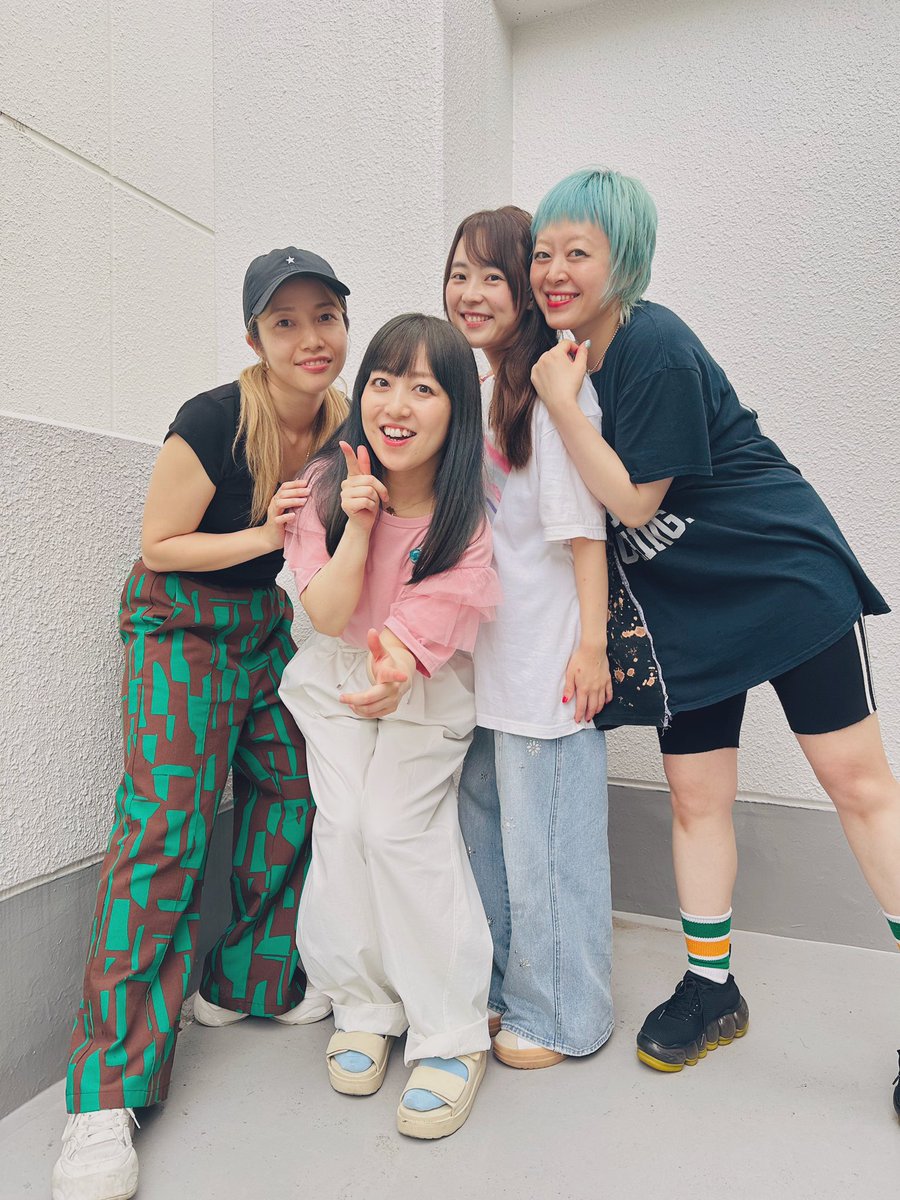 今日は、ともちゃんライブ！ おれたん、ゆりしゃんも一緒😊 はなさんも