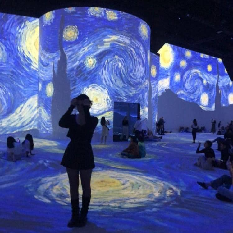 aestheticspost_'s tweet image. Vincent van Gogh art exhibition