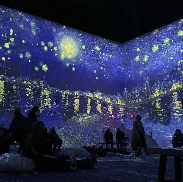 aestheticspost_'s tweet image. Vincent van Gogh art exhibition