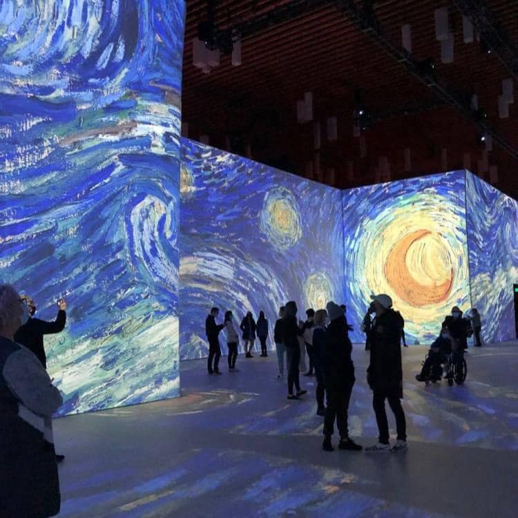 aestheticspost_'s tweet image. Vincent van Gogh art exhibition