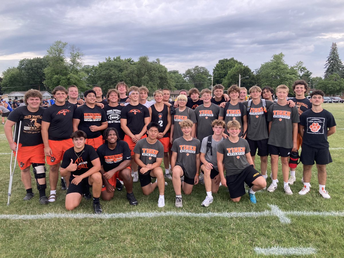 WWSFB's tweet image. Great time competing at @WABlackhawkFB Battle of the Big butts! Thanks for a great event.