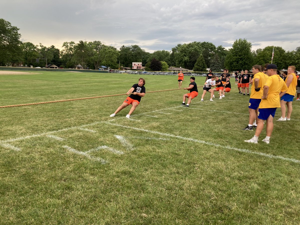 WWSFB's tweet image. Great time competing at @WABlackhawkFB Battle of the Big butts! Thanks for a great event.