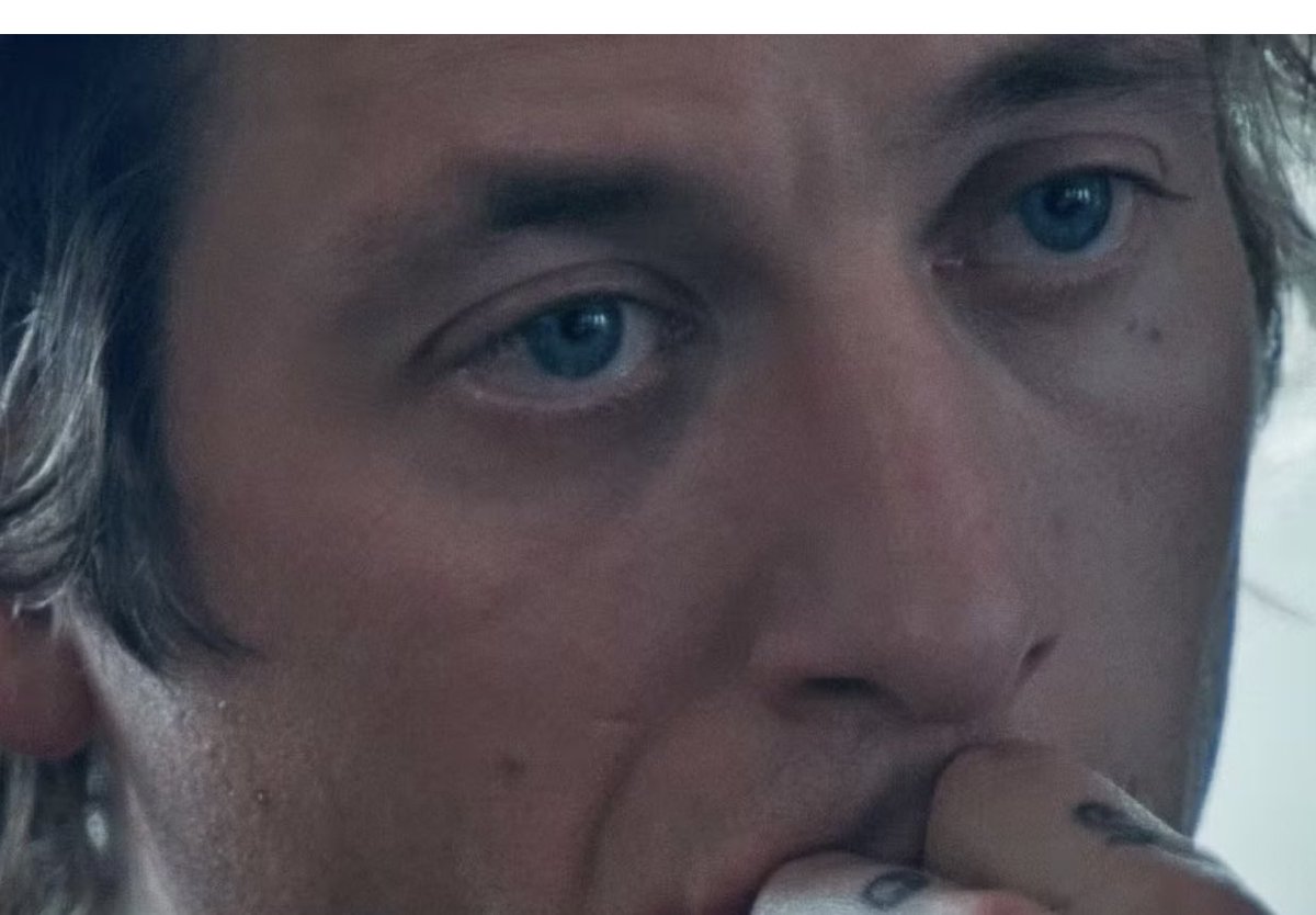 Am I the only one tired of super tight closeups where you see every pore and bloodshot eye?