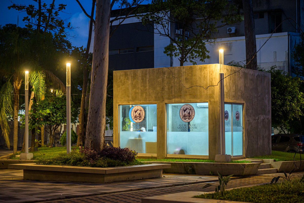 marioduran's tweet image. Muy pronto todos los salvadoreños podrán disfrutar de la nueva Plaza Bolívar en nuestro #CentroHistóricoSS. Hemos estado trabajando en esta remodelación y se las entregaremos en los próximos días.

Les dejo con una pequeña muestra de lo que se viene. 🙌🏻🇸🇻