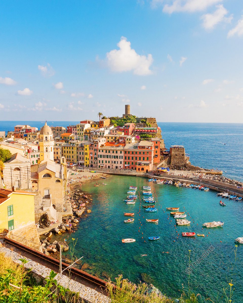 Vibrant Vernazza — Cinque Terre, Italy 🇮🇹