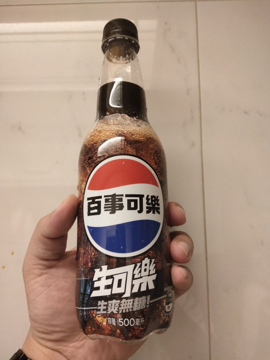 已經很久不太喝含糖飲料，看到新東西還是要嘗試一下的😏

感想：啊不就可樂...

#買可樂啦