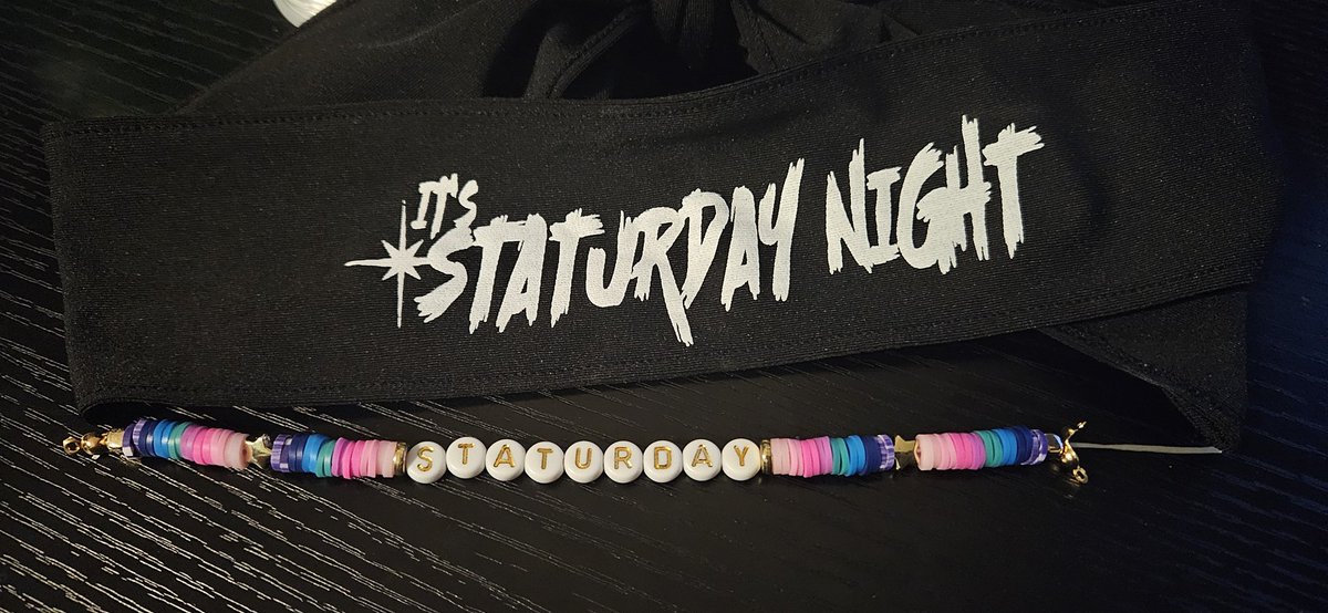 ClockworkxHeart's tweet image. The bracelet im currently working on to wear to @AEW ALL IN Texas on Saturday. @callmekrisstat 
 
Find me at the tailgate before and on the floor in section 19!!!
