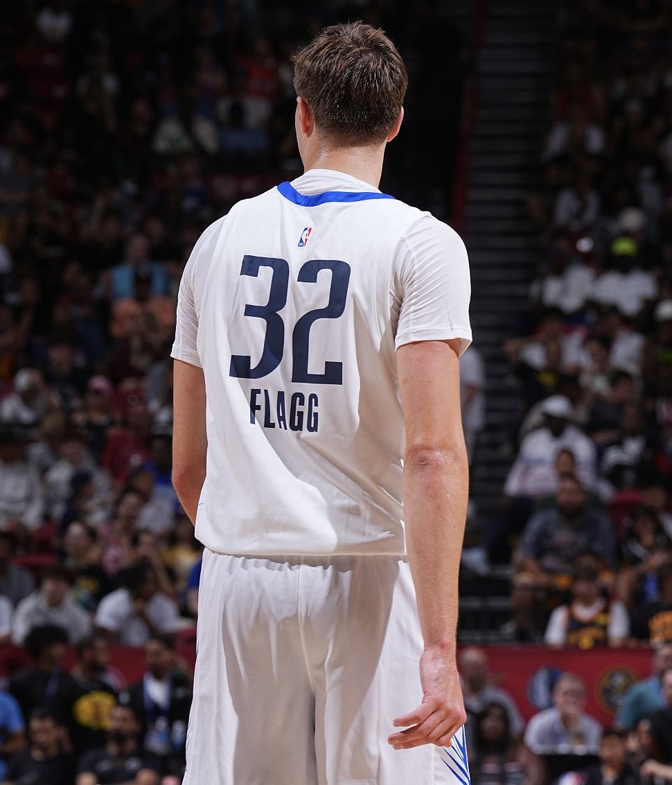 Cooper Flagg Summer League debut:

10 PTS
6 REB
4 AST
3 STL
5/21 FG
0/5 3PT