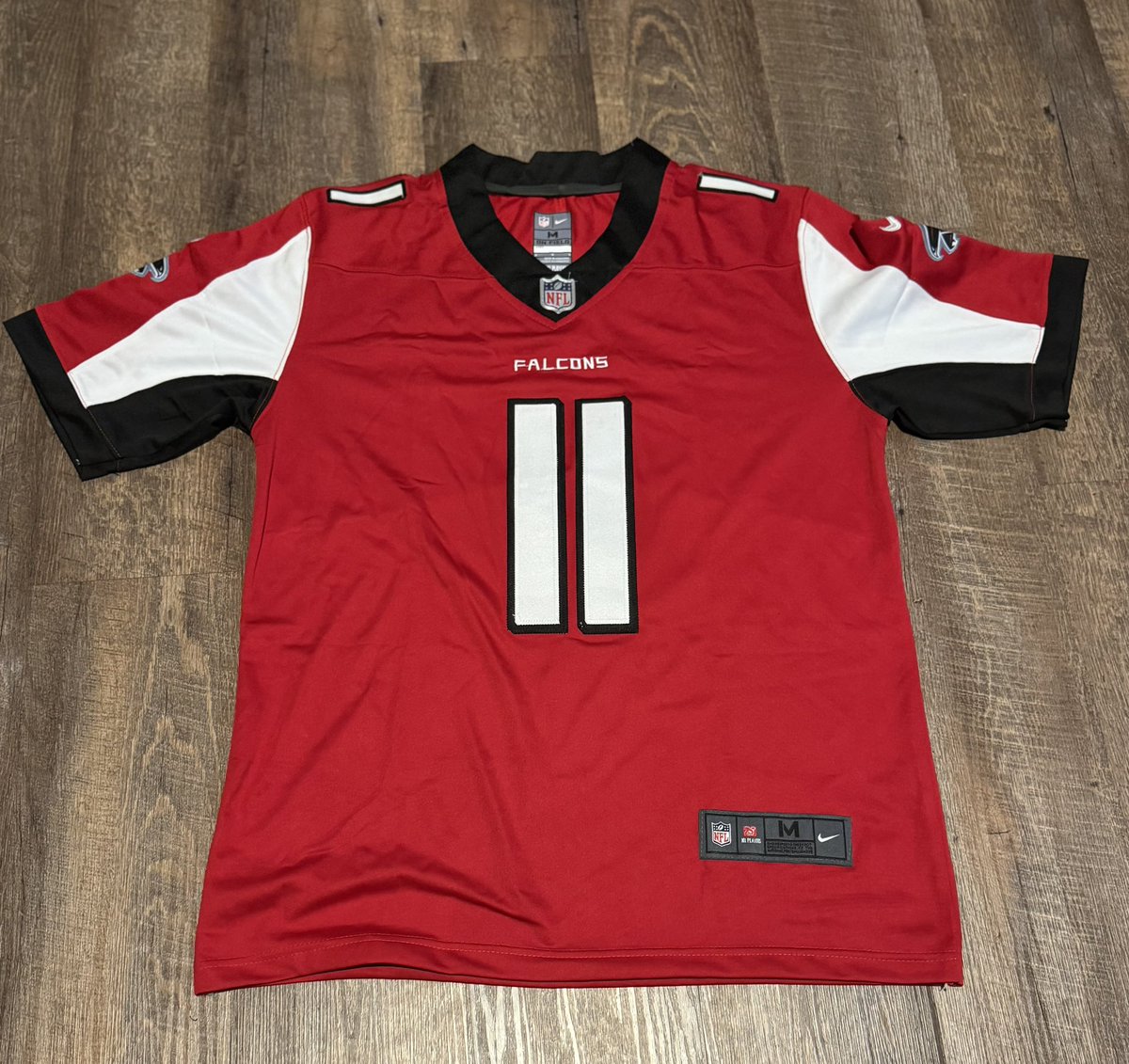 HUBapparel1's tweet photo. Throwback Julio Jones jersey available at HUB‼️ https://t.co/SnABtYooY1