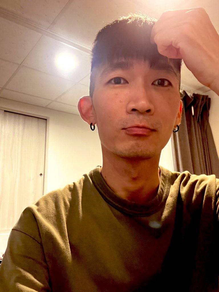 今天好想跟人蹭蹭抱抱睡覺🥺🥺