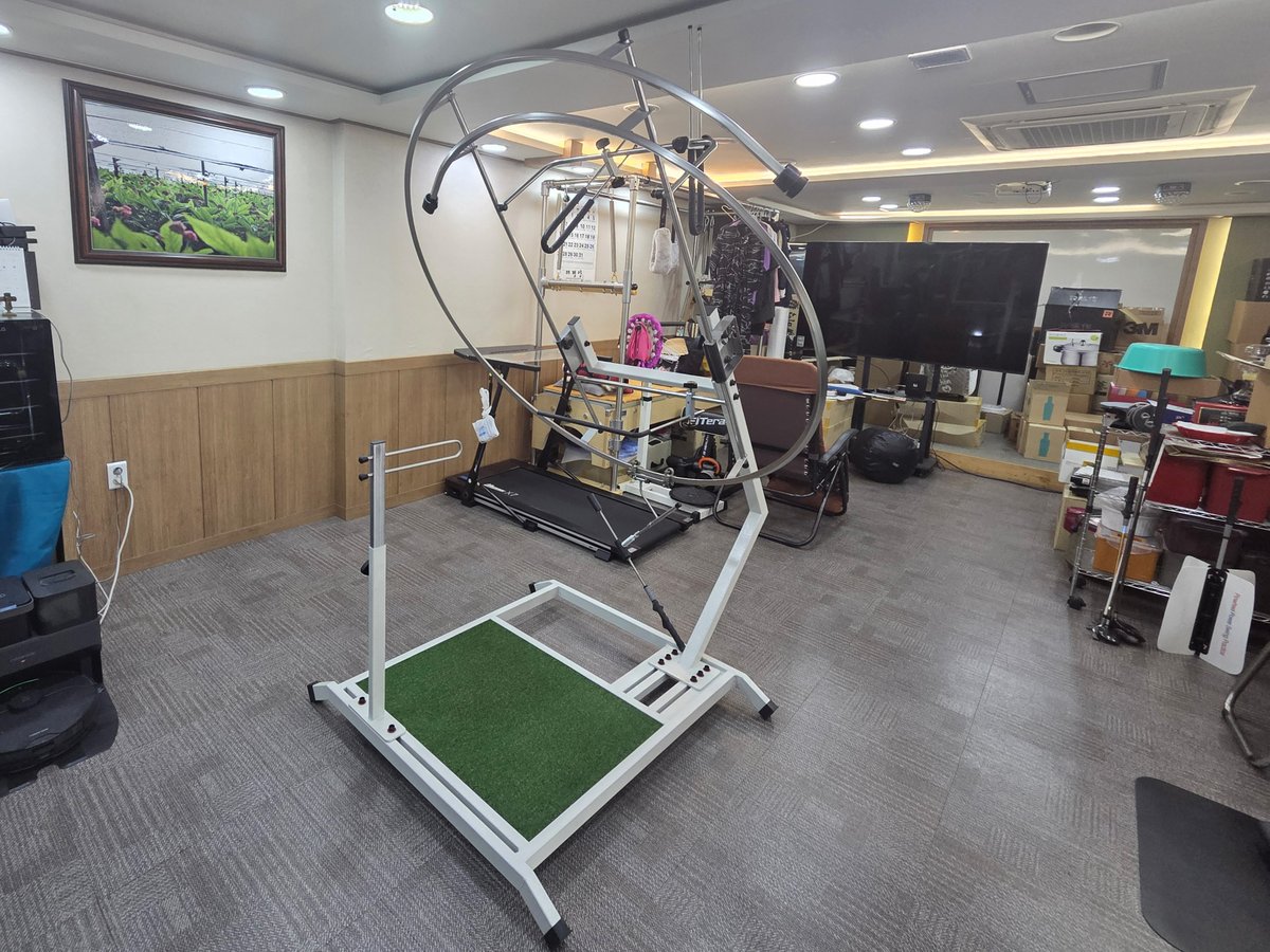 Proswing_Inc's tweet image. [ #프로스윙204 ] 올바른 궤도에서 나오는 일정한 리듬으로 연습하면 진정한 싱글로 가는 길입니다^^

제품문의:1899-6637
proswing.kr
#골프연습머신 전문제조 프로스윙

#골프백스윙 #실내골프연습기구 #골프자세교정 #골프궤도교정 #드라이버연습장비 #아이언연습장비