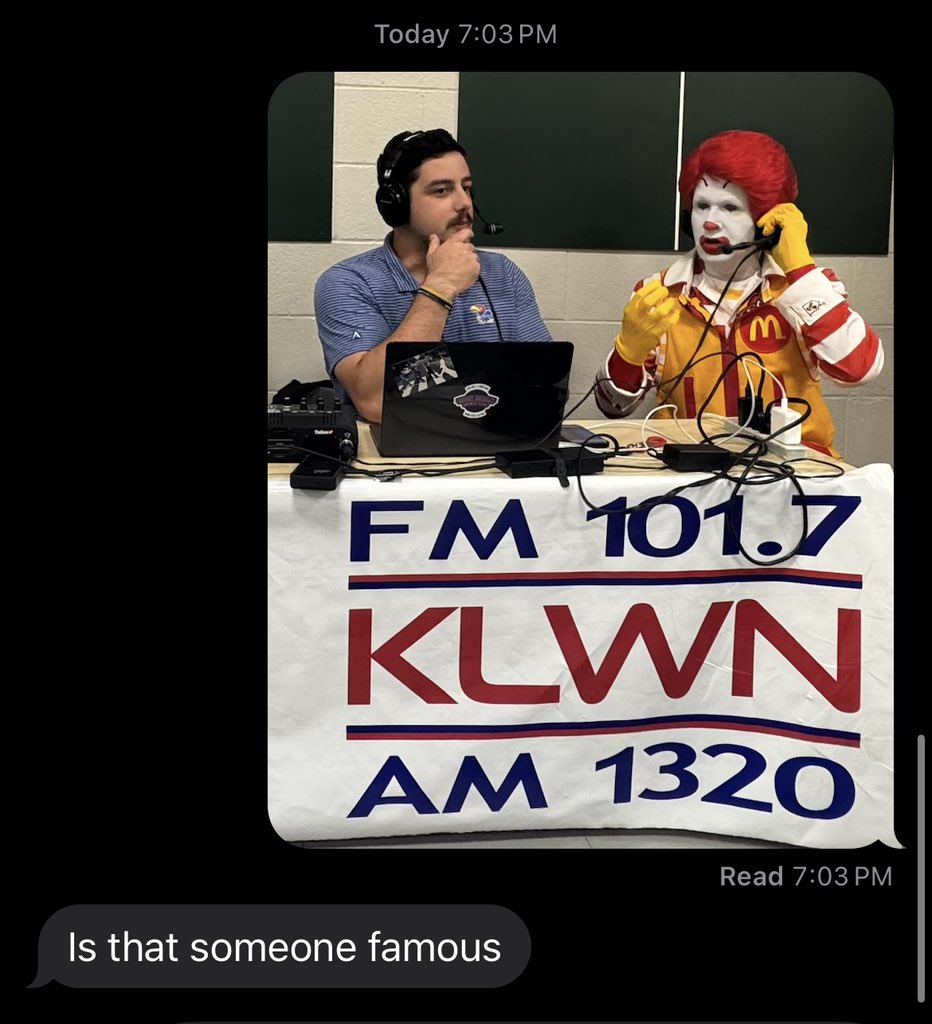 Sent this to my girlfriend and this is what she texted back????? Does she not know who Ronald McDonald is????