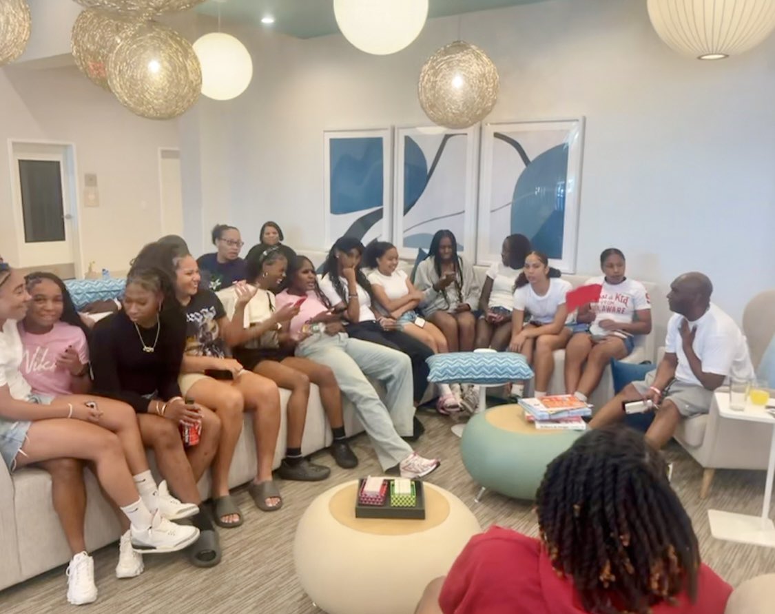 TristaWhitney07's tweet image. Thanks Coach Walt for having @iEXCELBBALL alumni Aliyah Boston @IndianaFever stop by. She is such an inspiration. Thank you Aliyah for the great advice 🙏🏽