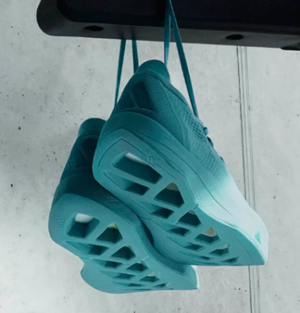0014sub's tweet photo. トレッドミル専用シューズ、トレッドフローをアディダスが発売

かなり面白い
https://t.co/YQQdtIRzRL https://t.co/TSU0ojVSMV