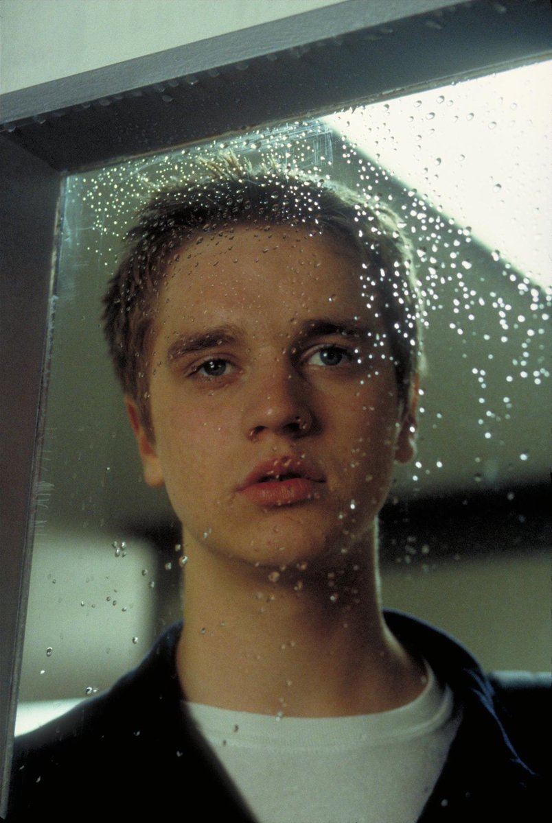 Ultimate_Tye's tweet image. #EdwardsMovieCharacterChallenge2025 #July
@midgetmoxie
Day #8 — Has Fear of Flying: Alex Browning from the 2000 supernatural horror "Final Destination" has a visible fear of flying.
"I just can't believe we got on a plane again, you know what I'm saying?"