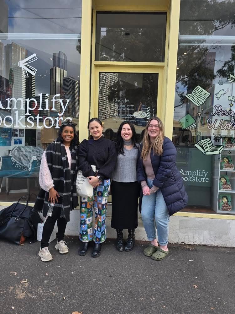 menakawrites_'s tweet image. Met some pretty cool people and got to talk all things books and publishing !
