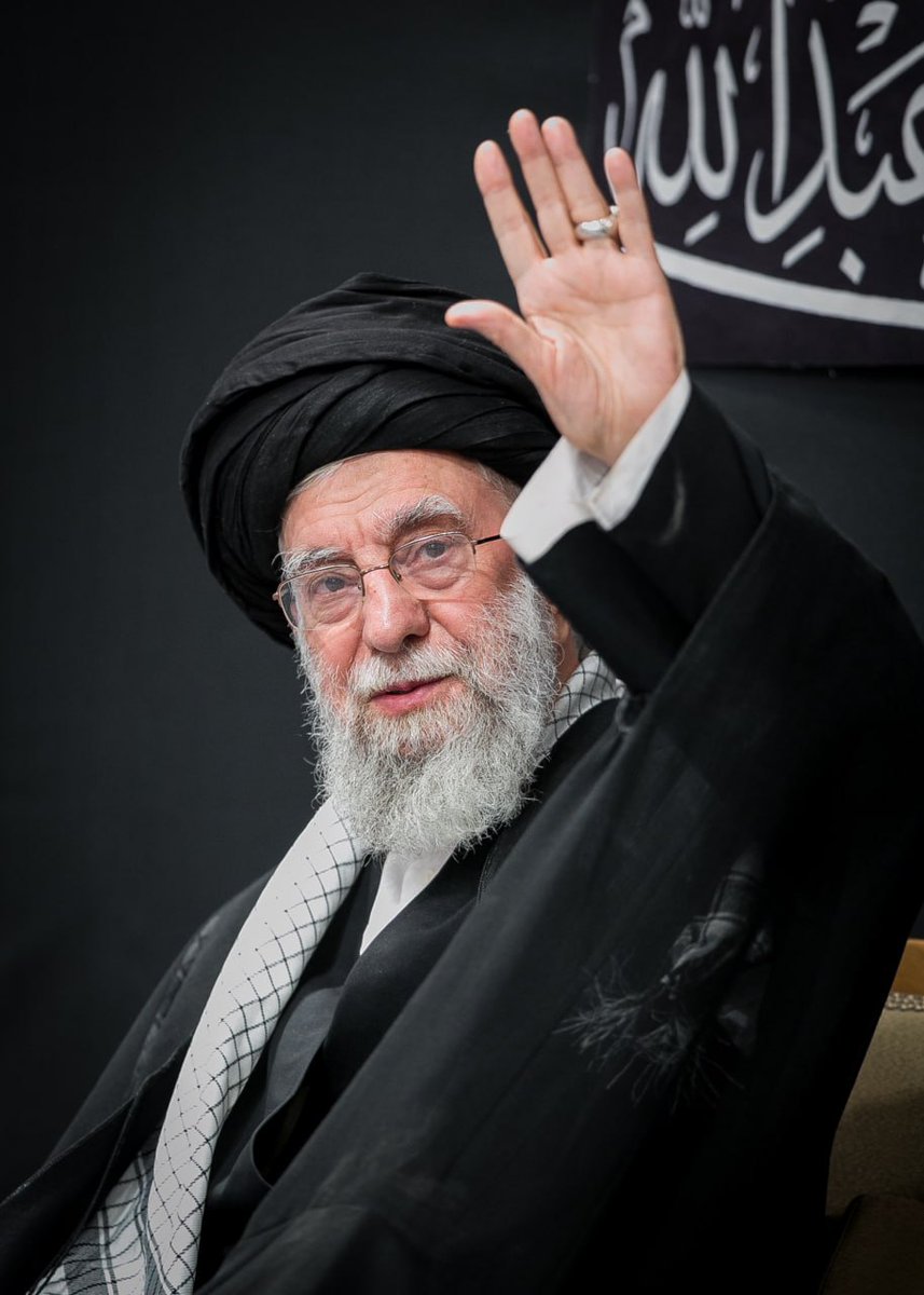 maziyarjavadzah's tweet image. حقیقتش مسئولان عزیزمون فرمایشات آیت الله خامنه اي رو راجع به مسئله نفوذجدی نگرفتند ولذا این اتفاقات رقم خورد