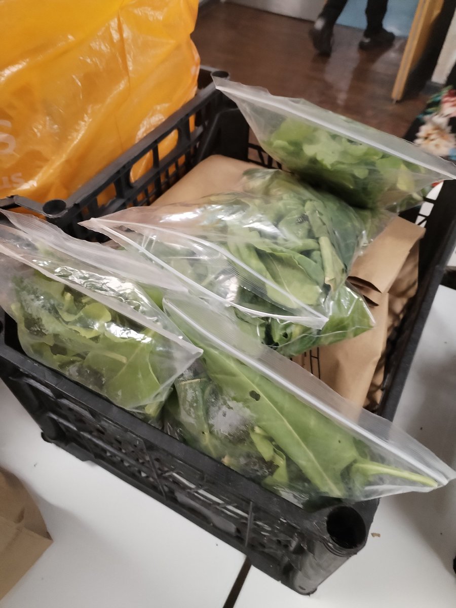 stmichaelsb21's tweet image. Our allotment leaders are off to the Bull Ring Market to sell their produce to the Brummie public after a successful harvest of onions, potatoes, tomatoes and more! #allotment #MarketTraders #WeAreStMikes