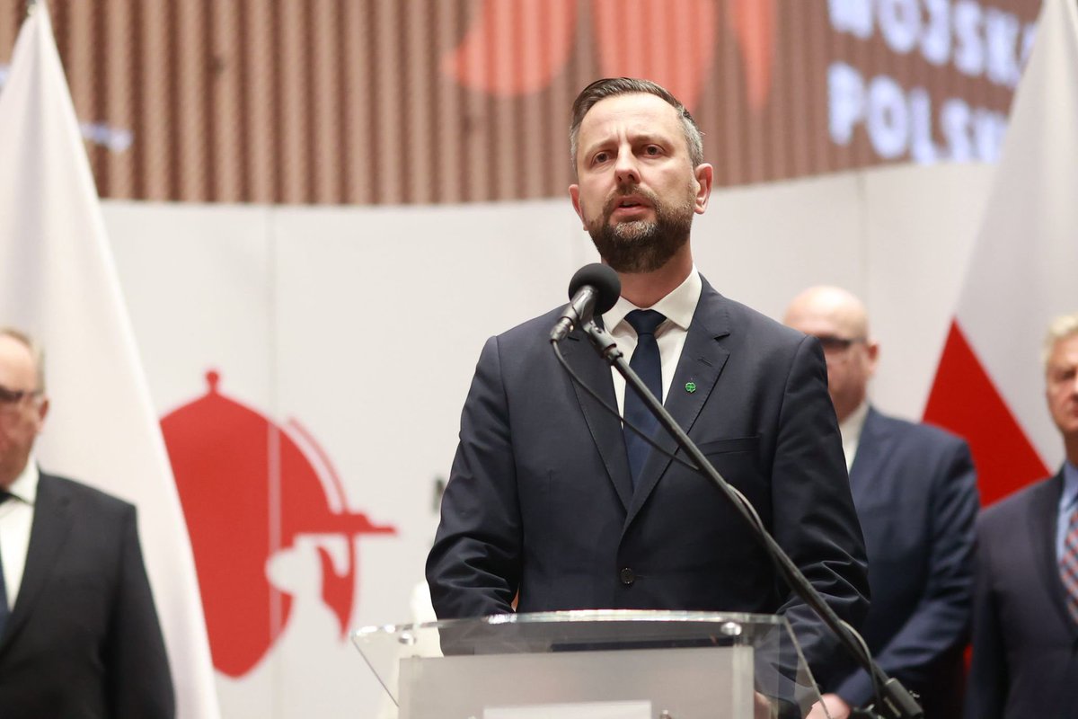 Ministerstwo Obrony Narodowej 🇵🇱 (@mon_gov_pl) on Twitter photo Wicepremier W. <a href="/KosiniakKamysz/">Władysław Kosiniak-Kamysz</a>: Jesteśmy z Ukrainą, pomagamy i będziemy pomagać, bo to również wynika z poczucia naszej odpowiedzialności. Bo jeśli tam dziś giną dzieci, jeśli rosyjskie bomby lecą na ich żłobki i przedszkola — to trzeba pomagać. Bo w tych samych miejscach, gdzie Wicepremier W. <a href="/KosiniakKamysz/">Władysław Kosiniak-Kamysz</a>: Jesteśmy z Ukrainą, pomagamy i będziemy pomagać, bo to również wynika z poczucia naszej odpowiedzialności. Bo jeśli tam dziś giną dzieci, jeśli rosyjskie bomby lecą na ich żłobki i przedszkola — to trzeba pomagać. Bo w tych samych miejscach, gdzie