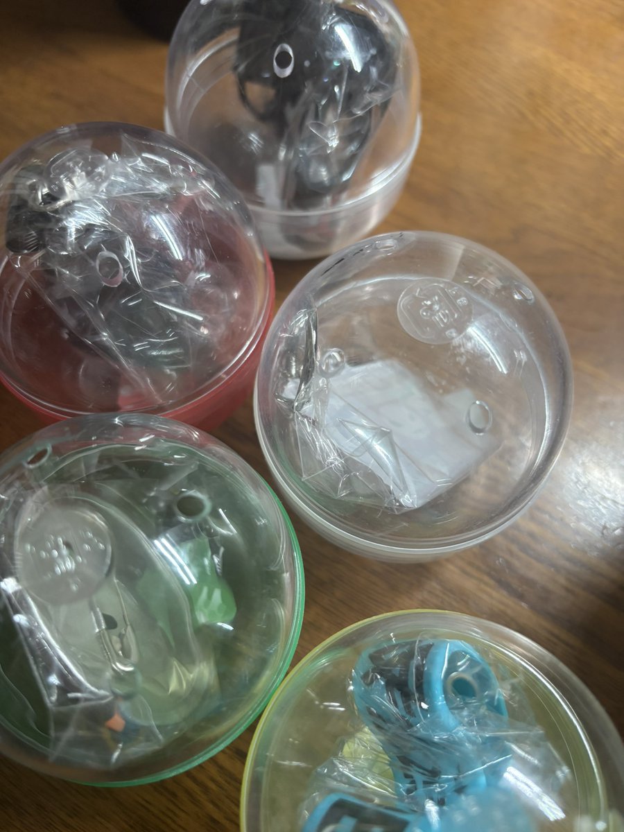 ot_aya0's tweet photo. DEDPOPのガチャ通販したの届いたー！！
ハンカチなかったけど、欲しかったのはきたかも！！ https://t.co/Vyou0tFznK