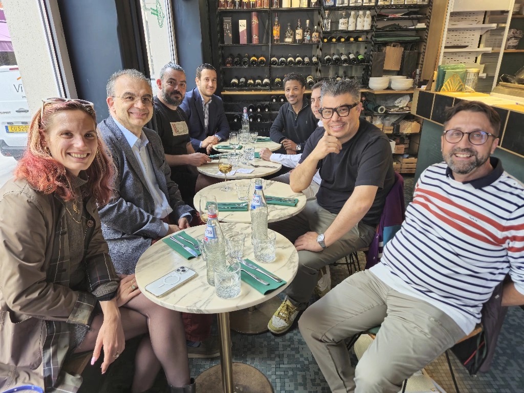 AlphaCooksOnAPE's tweet image. IRL is the Alpha. Period 🧑‍🍳

Our table at the Orange Owl lunch in Luxembourg with the legendary artist Sumo ... something is cooking on #Apechain 😉

sumoartwork.com