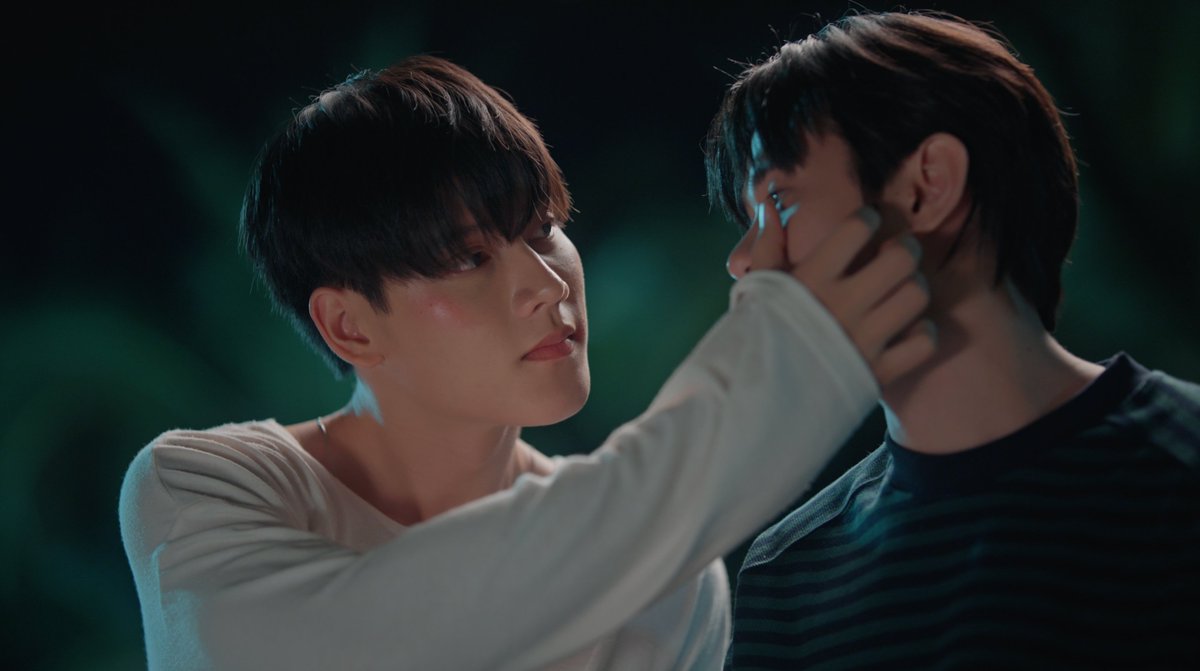 เวลาธันย์รู้สึกไม่ดีธันย์ก็จะจุดไฟเย็นแบบนี้ มันทำให้ธันย์รู้สึกดีขึ้น
#KnockOutEP10