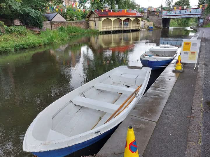 EdinburghUCS's tweet image. Come row on the canal this Sunday, 13th, 2 pm - 5 pm, opposite the Ashley Terrace boathouse. Walk-ups are available on the day, or book online: eucs.org.uk/rowing-boats/