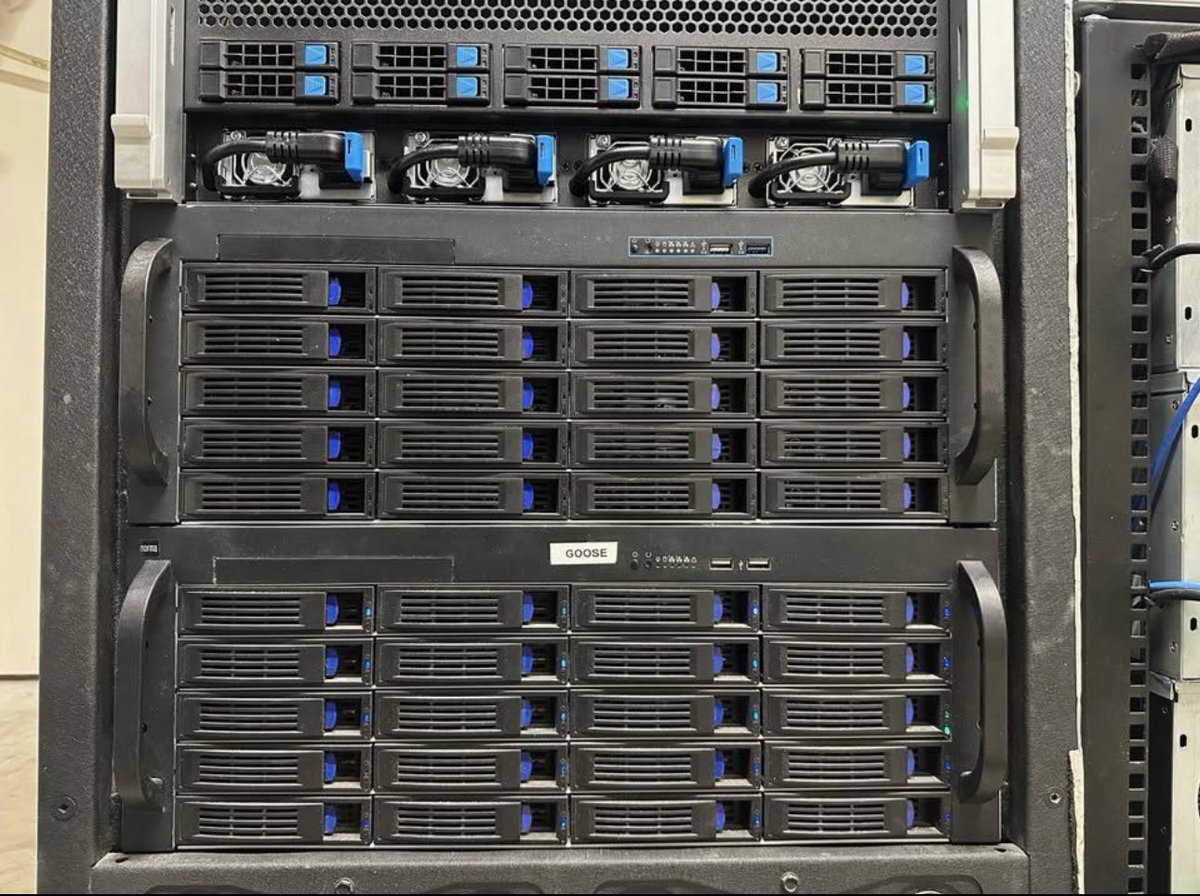 CUSTOMC0MPUTING's tweet image. I’m not sure how else to sell these drives I have two full racks that were never used, 50x 10TB Hard drives in a chassis
Parting out because nobody seems to want the full server
ebay.us/m/E4lUch