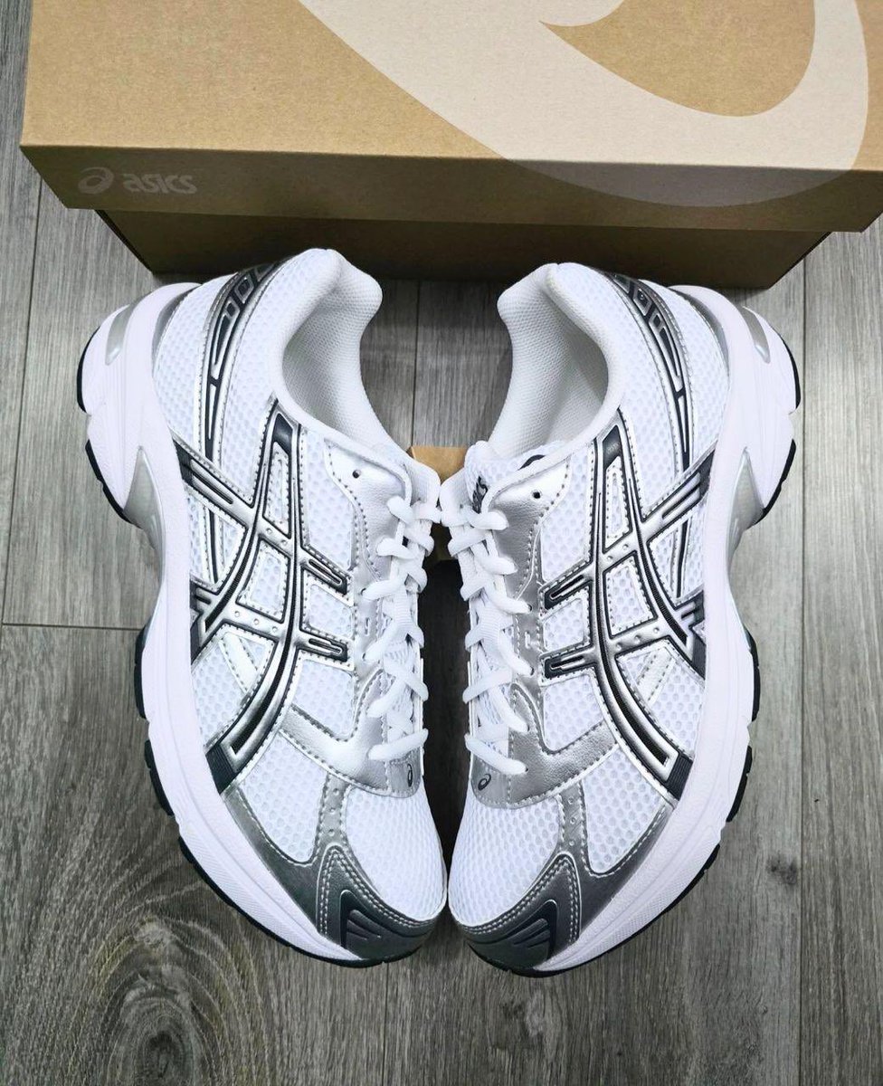 ashowzwears_'s tweet image. ASICS GEL-1130 โWHITE & BLACKโ
Now available โผ๏ธ
Price : N72,000
Size: 40 - 45
Order link: wa.me/+2349068187970