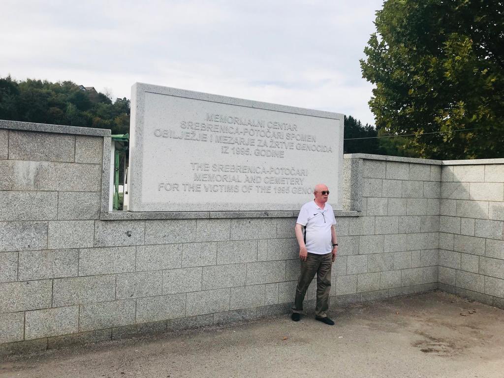 Srebrenitsa Katliamı insanlık tarihinin en kara sayfalarından biridir. #Srebrenica  

Unutma, unutturma çünkü unutulan soykırım tekrarlanır. #NeverForgetSrebrenica